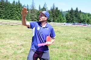 Le disc-golf, une nouvelle activité à faire cet été au chalet de Raffy à Queyrières