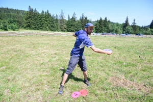 Le disc-golf, une nouvelle activité à faire cet été au chalet de Raffy à Queyrières