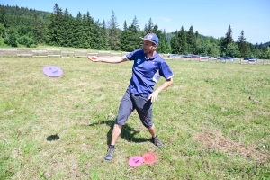 Le disc-golf, une nouvelle activité à faire cet été au chalet de Raffy à Queyrières