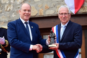 A Saint-Pal-de-Chalencon, le prince Albert de Monaco remonte le temps