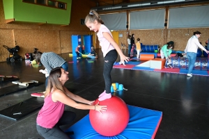 Saint-Maurice-de-Lignon : le cirque pour créer du lien entre parents et enfants