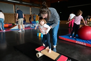 Saint-Maurice-de-Lignon : le cirque pour créer du lien entre parents et enfants