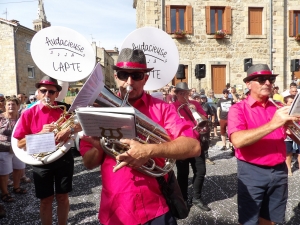 Une marée humaine à Lapte pour le défilé des classards (photos + vidéo)