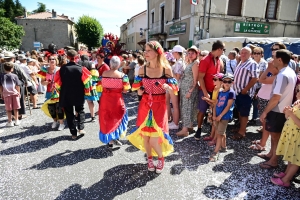 Une marée humaine à Lapte pour le défilé des classards (photos + vidéo)