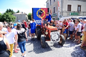 Une marée humaine à Lapte pour le défilé des classards (photos + vidéo)