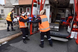 Les pompiers enchaînent les exercices sur le marché, les entreprises et les commerces à Yssingeaux