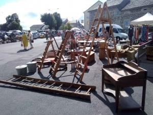 Fay-sur-Lignon : une centaine d&#039;exposants au vide-grenier