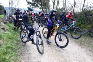 Dorian Sigaud au-dessus du lot sur l&#039;enduro VTT des Salamandres à Chaspinhac