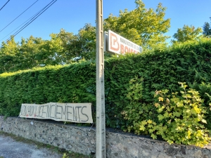 Laussonne : les chaussures Boissy au pied du mur