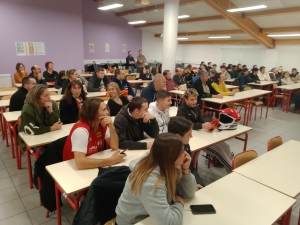 Sainte-Sigolène : les diplômes du brevet des collèges remis en mains propres