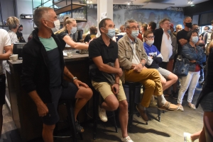 Monistrol-sur-Loire : les supporters de Jordan Sarrou ensemble devant la télé pour l&#039;encourager