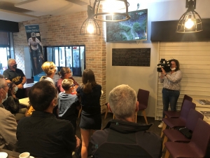 Monistrol-sur-Loire : les supporters de Jordan Sarrou ensemble devant la télé pour l&#039;encourager