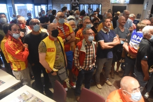 Monistrol-sur-Loire : les supporters de Jordan Sarrou ensemble devant la télé pour l&#039;encourager