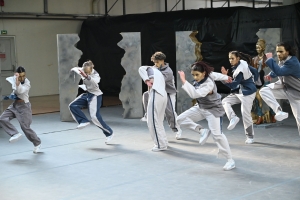 Monistrol-sur-Loire : l&#039;usine JTTI transformée en salle de danse pour le spectacle de Jade Janisset