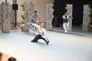 Monistrol-sur-Loire : l&#039;usine JTTI transformée en salle de danse pour le spectacle de Jade Janisset