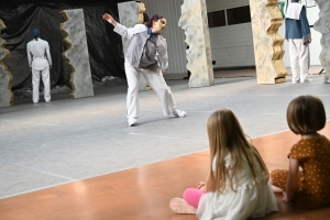 Monistrol-sur-Loire : l&#039;usine JTTI transformée en salle de danse pour le spectacle de Jade Janisset