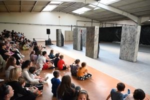 Monistrol-sur-Loire : l&#039;usine JTTI transformée en salle de danse pour le spectacle de Jade Janisset