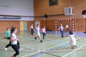 Grazac : les écoliers apprennent à manier le ballon rond