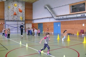 Grazac : les écoliers apprennent à manier le ballon rond