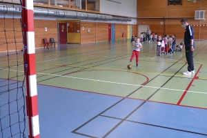 Grazac : les écoliers apprennent à manier le ballon rond