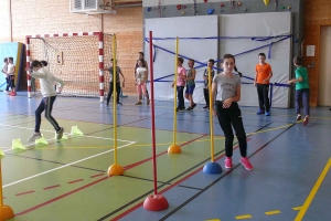 Grazac : les écoliers apprennent à manier le ballon rond