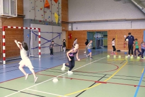 Grazac : les écoliers apprennent à manier le ballon rond