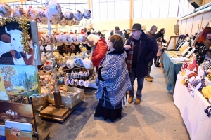 Bas-en-Basset : 63 exposants sont installés au marché de Noël au gymnase