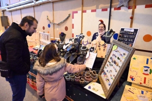 Bas-en-Basset : 63 exposants sont installés au marché de Noël au gymnase