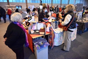 Bas-en-Basset : 63 exposants sont installés au marché de Noël au gymnase