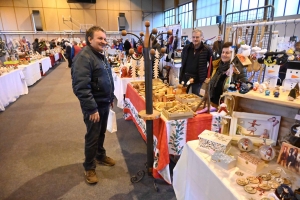 Bas-en-Basset : 63 exposants sont installés au marché de Noël au gymnase