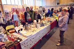 Bas-en-Basset : 63 exposants sont installés au marché de Noël au gymnase