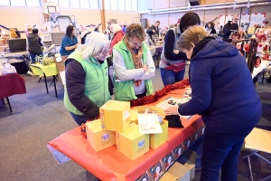 Bas-en-Basset : 63 exposants sont installés au marché de Noël au gymnase