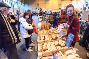 Bas-en-Basset : 63 exposants sont installés au marché de Noël au gymnase