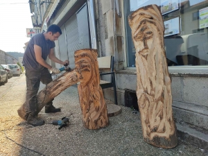 Yssingeaux : trois artistes en démonstration devant la boutique Une Bricole à tout prix