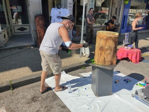 Yssingeaux : trois artistes en démonstration devant la boutique Une Bricole à tout prix