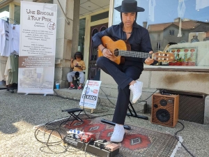 Yssingeaux : trois artistes en démonstration devant la boutique Une Bricole à tout prix