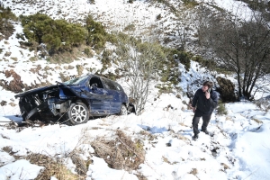 Une voiture plonge dans un ravin : un dépannage exceptionnel dans le Mézenc (vidéo)