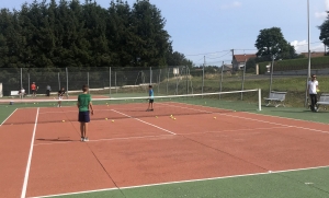 Une première fête du tennis à Montfaucon sous le soleil