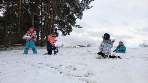 Bataille de boule de neige au retour du Petit Bois