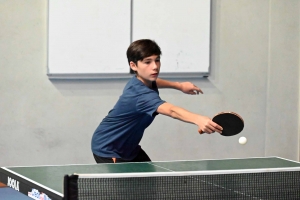 Yssingeaux : Adrien Lebrat remporte le tournoi de tennis de table à domicile