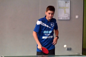 Yssingeaux : Adrien Lebrat remporte le tournoi de tennis de table à domicile