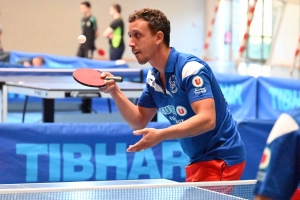 Yssingeaux : Adrien Lebrat remporte le tournoi de tennis de table à domicile