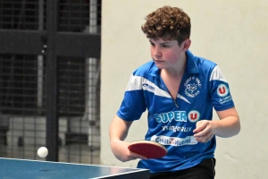 Yssingeaux : Adrien Lebrat remporte le tournoi de tennis de table à domicile