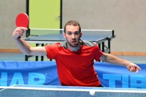 Yssingeaux : Adrien Lebrat remporte le tournoi de tennis de table à domicile