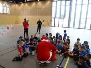 Monistrol-sur-Loire : le Père Noël est passé au gymnase pour les handballeurs