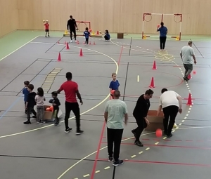 Monistrol-sur-Loire : le Père Noël est passé au gymnase pour les handballeurs