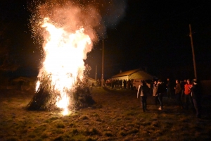 Monistrol-sur-Loire : un feu de joie à &quot;La Roue&quot; (vidéo)