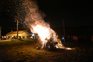 Monistrol-sur-Loire : un feu de joie à &quot;La Roue&quot; (vidéo)