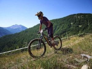 VTT enduro : les pilotes du Vélo Club du Velay brillent à Megève