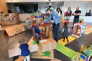 Montfaucon-en-Velay : des décors en carton créés par les enfants et pour les enfants